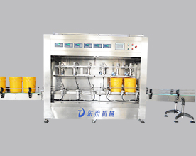 車間（jiān）實拍全自動防（fáng）鏽油灌裝機  防凍液灌裝機
